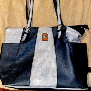 Super cute western themed large purse.